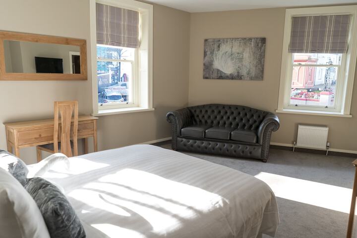 Room 2 of 34