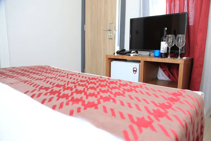 Room 4 of 76