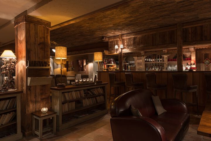 Lounge 96 of 115