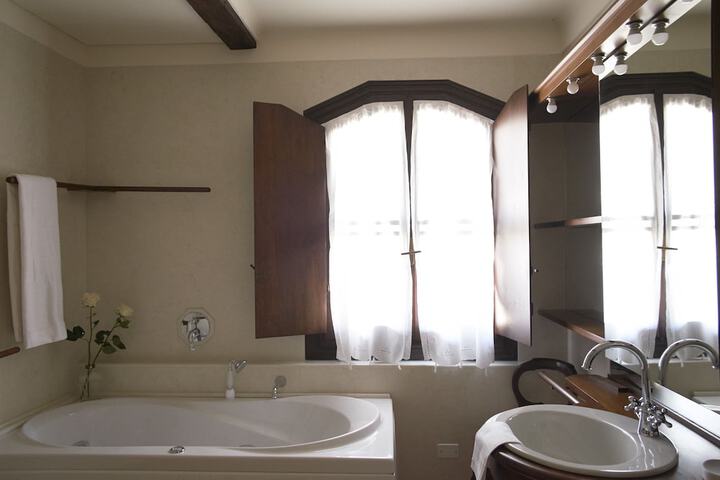 Room 32 of 70