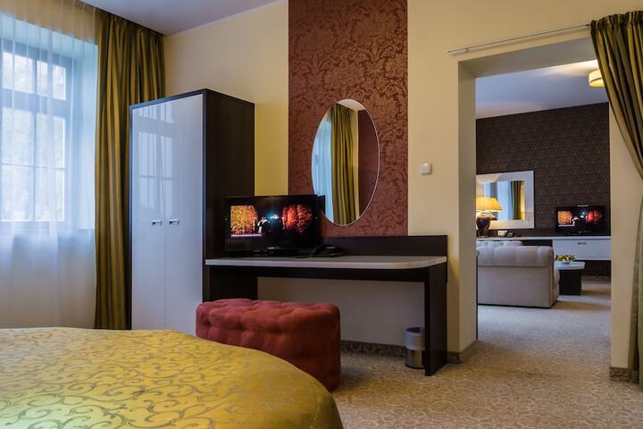 Room 12 of 72