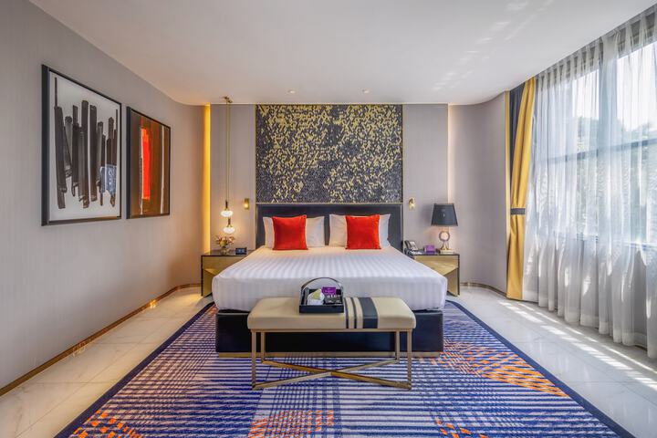 Room 13 of 65