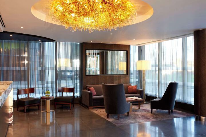 Entrance & Lobby