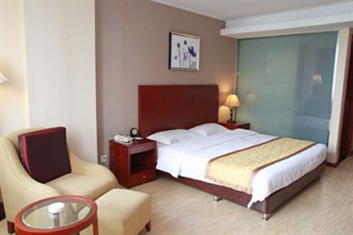 Room 15 of 26