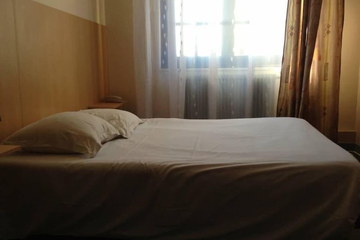 Room 5 of 16