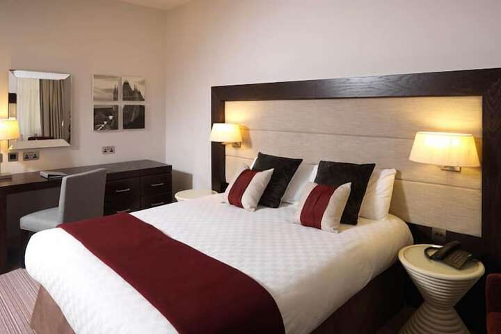 Room 9 of 25