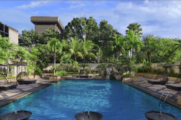 Hotel Pool