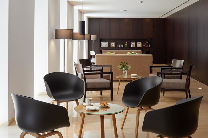 Lounge 50 of 61