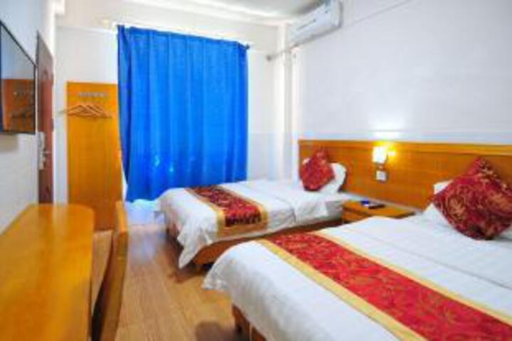 Room 9 of 10