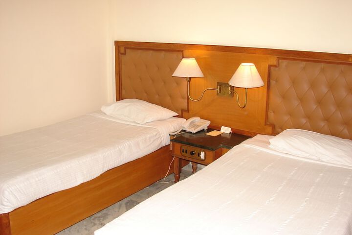 Room 8 of 40