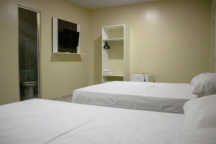 Room 4 of 16