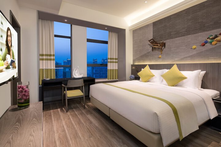Room 4 of 31