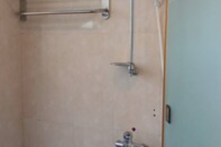 Room 4 of 80