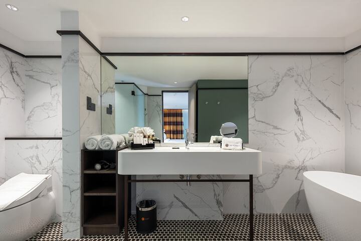 Room 52 of 84