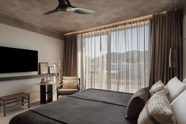 Room 3 of 43