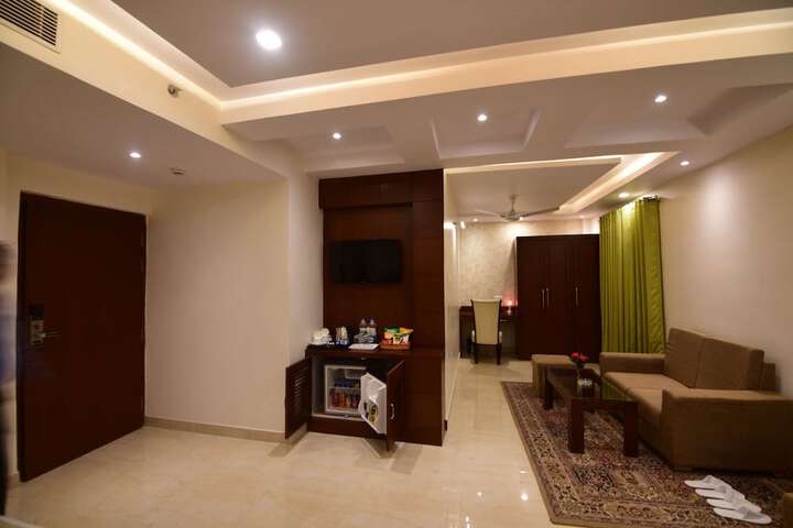 Room 12 of 46