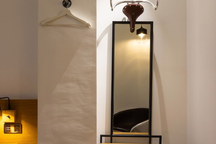 Room 37 of 151