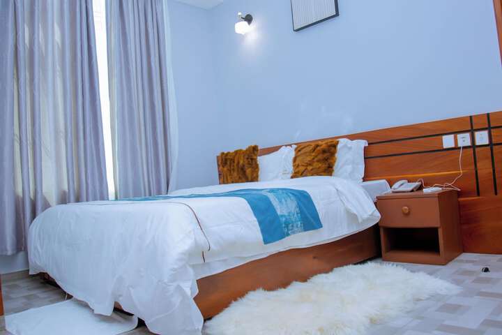 Room 16 of 36