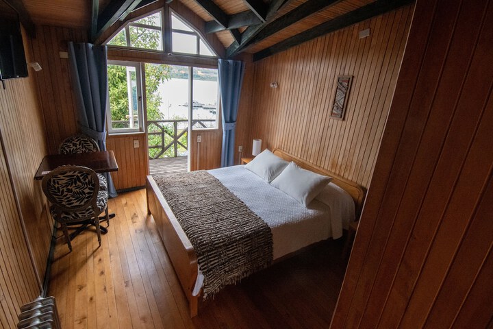 Room 4 of 25