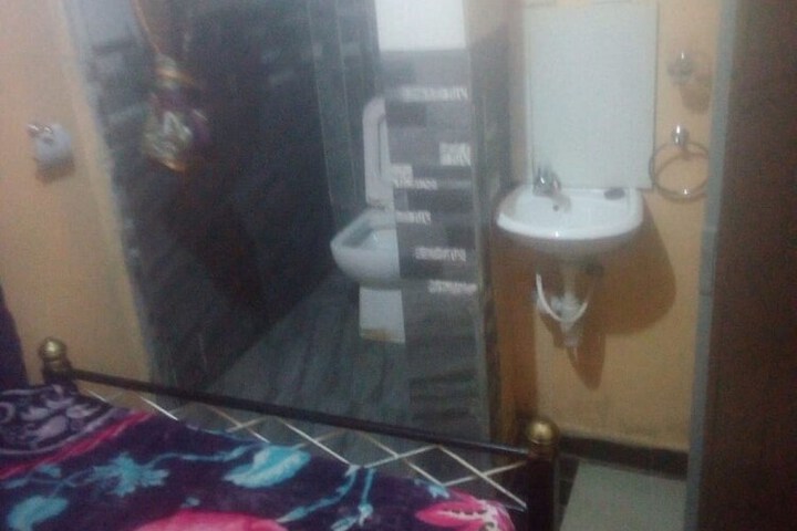 Room 6 of 17