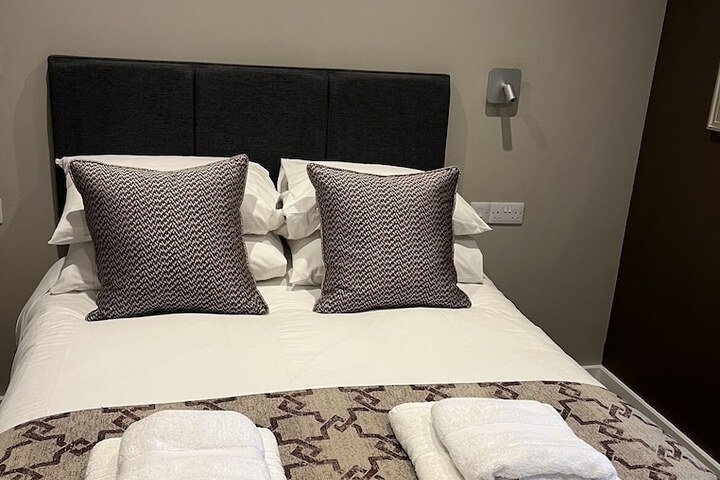 Room 4 of 14