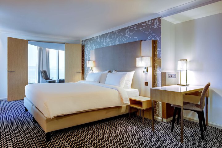 Room 44 of 118