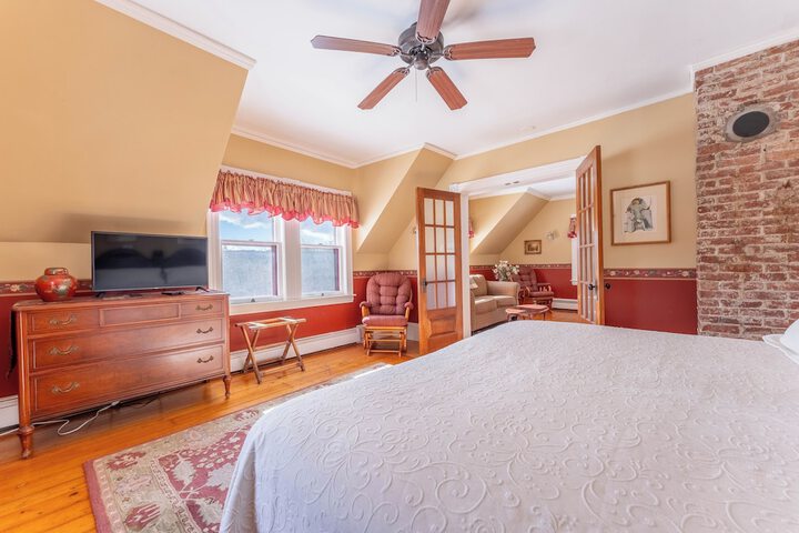 Room 33 of 268