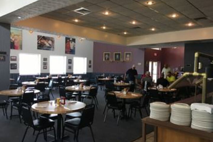 Dining 41 of 43