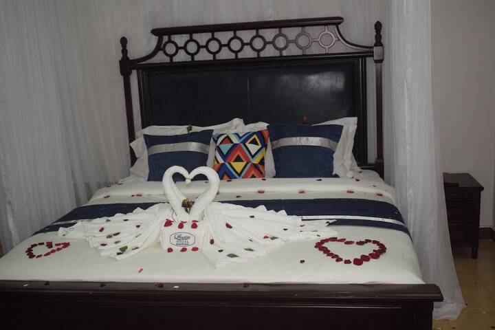 Room 4 of 18