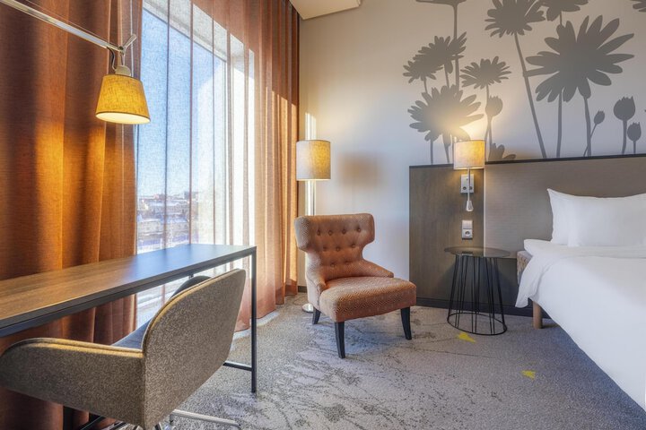 Room 72 of 249
