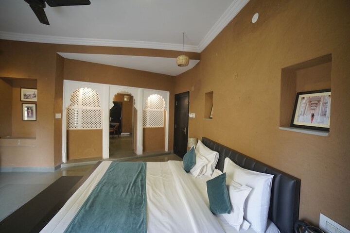 Room 16 of 65
