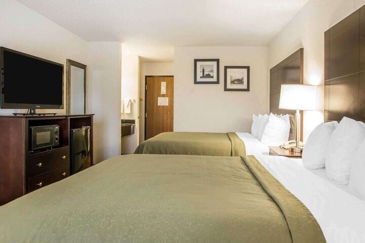 2 Queen Beds (4 of 6)