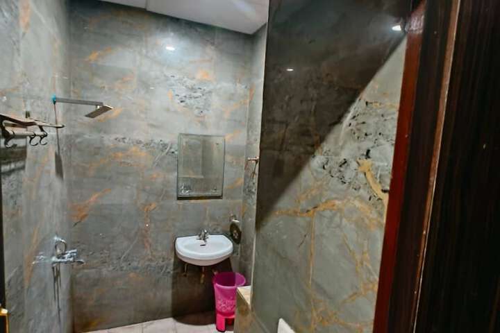 Room 10 of 11