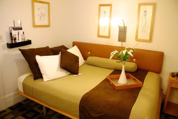 Deluxe Room 1 Queen Bed (12 of 13)