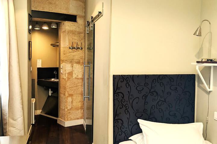 Room 19 of 40