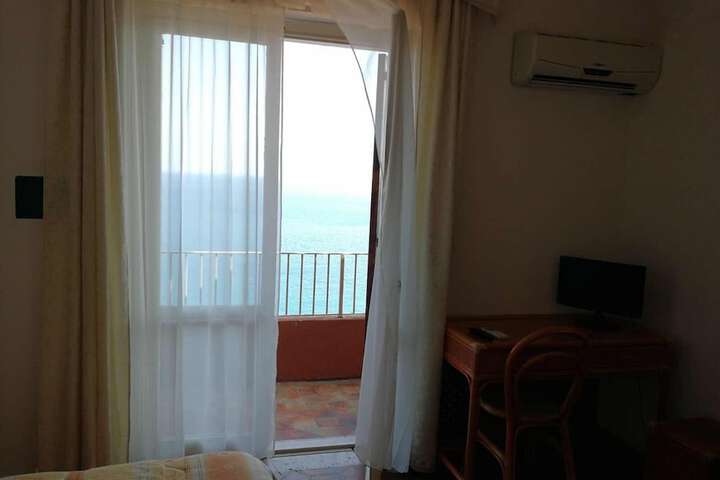Room 12 of 45