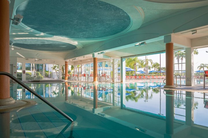 Indoor/outdoor pool