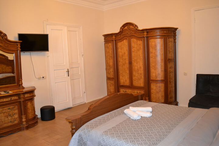 Room 65 of 131