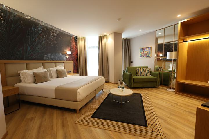 Room 34 of 136