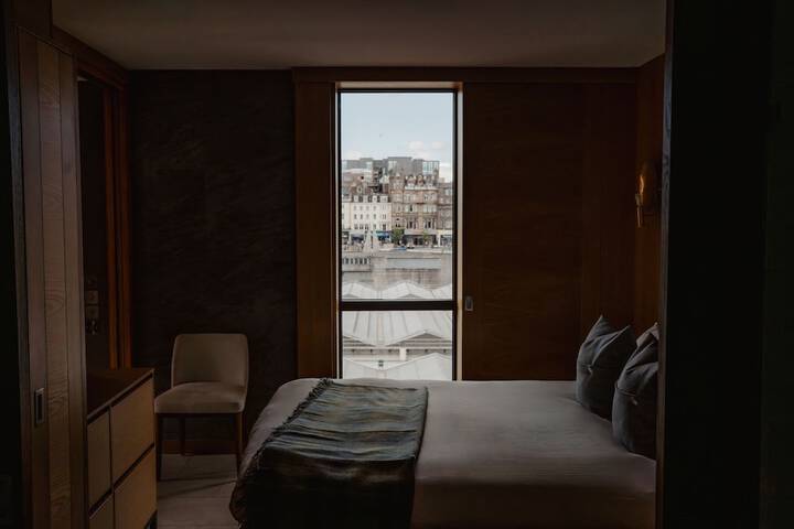 Room 34 of 68