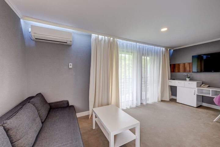 Room 17 of 34