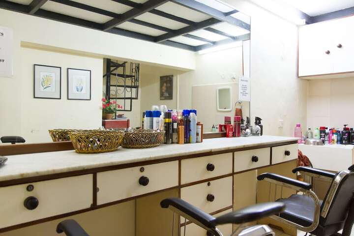 Hair salon