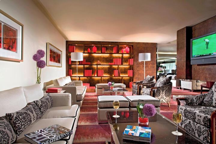 Lounge 76 of 107
