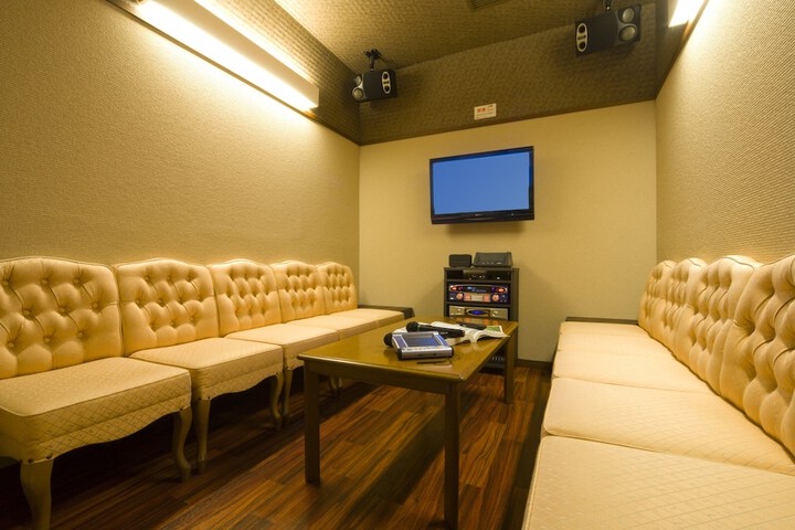 Room 27 of 40