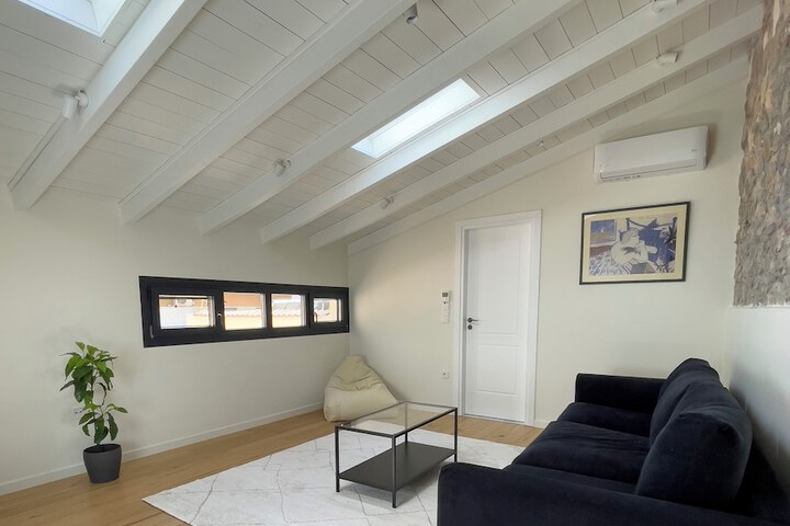Room 4 of 32