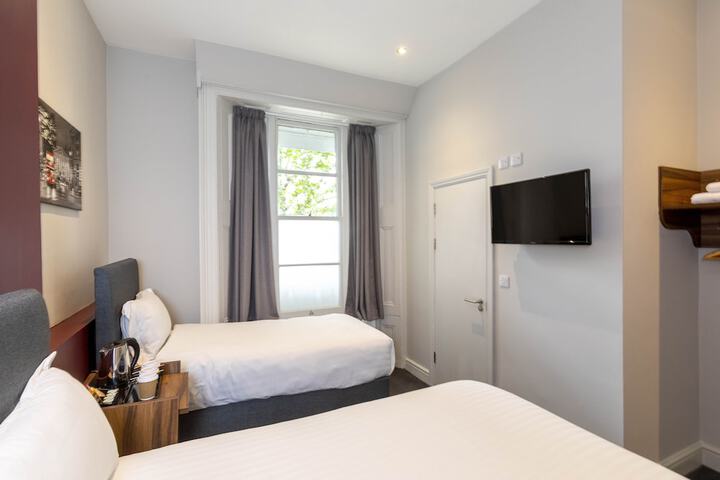 Room 12 of 26