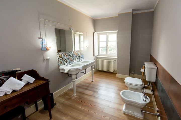 Room 60 of 114