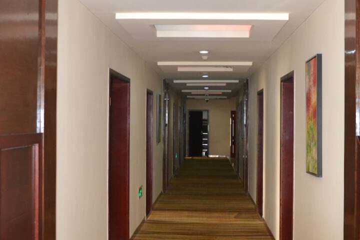 Ballroom/Hall 44 of 48