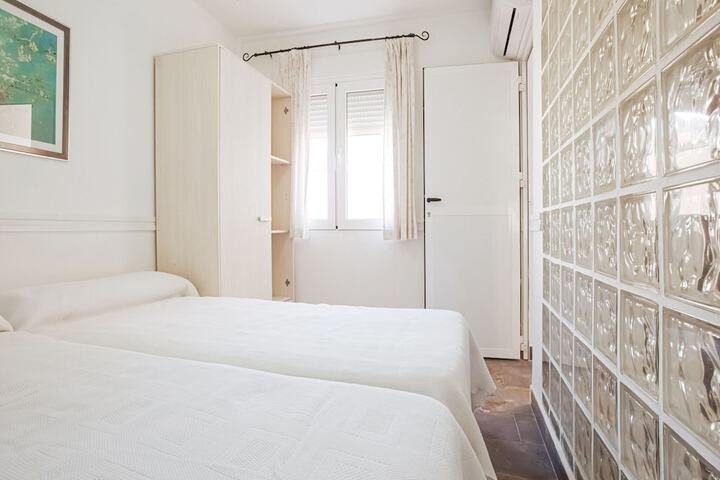 Room 3 of 43