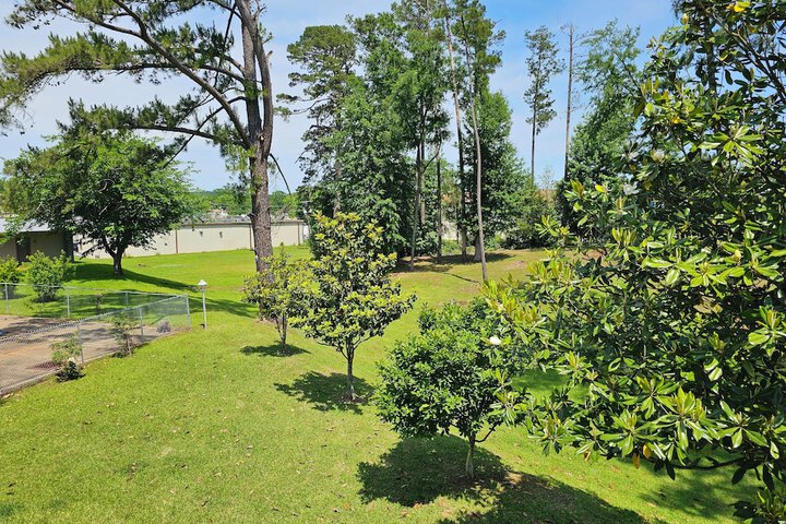 Hotel Exterior 10 of 13